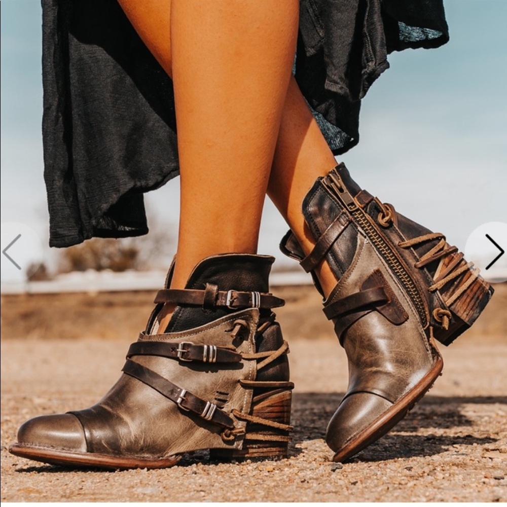 Freebird Crue Ankle Boots in Multi~Grey. Size 9.